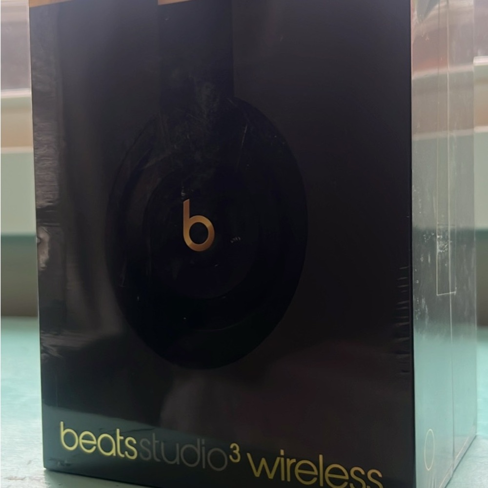 Beats by Dre Beats Studio3 Wireless Headphones - Black & Gold